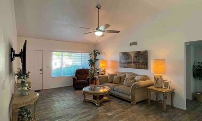 Casa Rica House | Charming 4-bedroom house in marvelous Scottsdale with AC, WiFi, swimming pool.