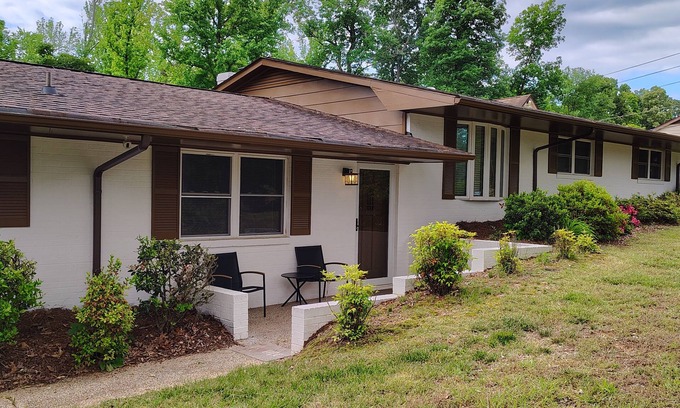 Paw Creek House | Charming 4-bedroom house with WiFi and AC in fabulous Charlotte