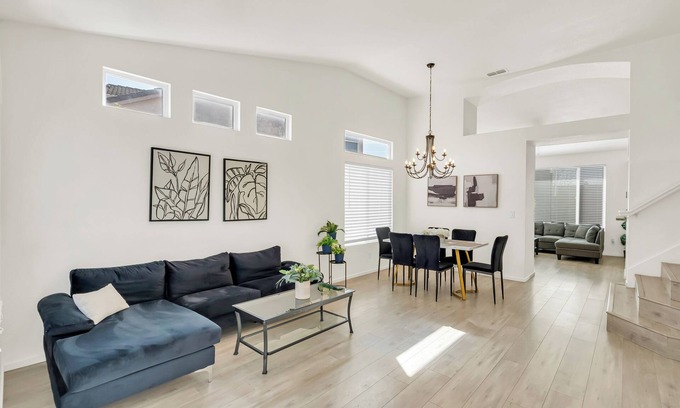 Elk Grove House | Charming 4-bedroom house in Elk Grove with WiFi and AC