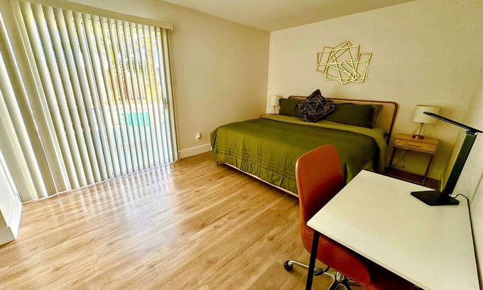 Chinatown House | Charming 4-bedroom house with WiFi and AC in amazing Las Vegas