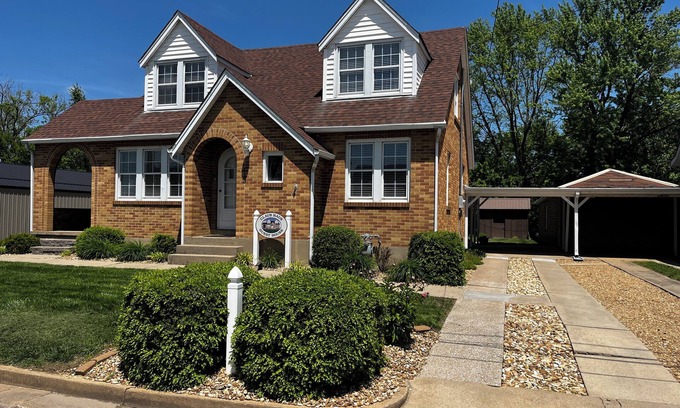 Hermann House | Charming 4-bedroom house in Hermann, MO. Walking distance to downtown venues.