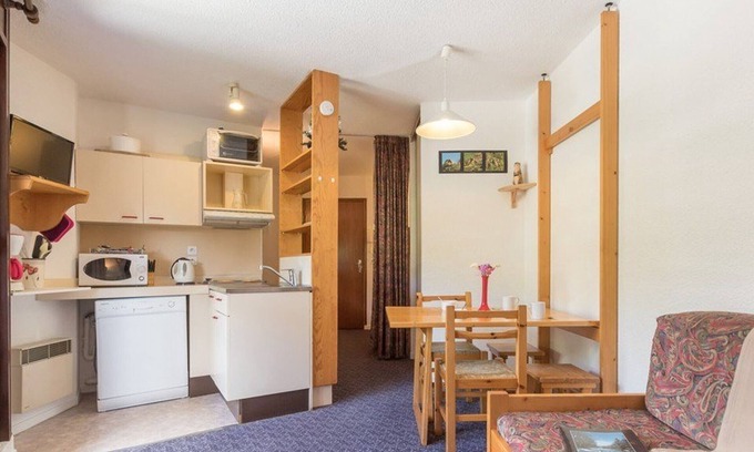 Saint-Chaffrey Apartment | Charming 4-Person Studio with North-Facing Balcony in Chantemerle