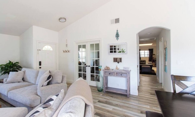 Huntington Beach House | Charming 5-bedroom house in lovely Huntington Beach with WiFi, AC