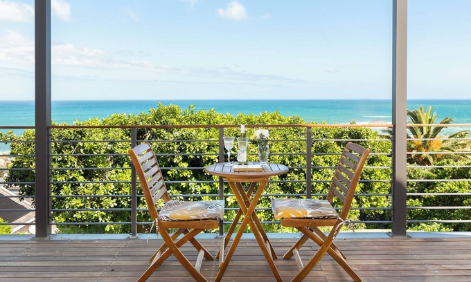 Camps Bay House | Charming 6-bedroom house with WiFi, Cape TownnMagnificent mountain & ocean views