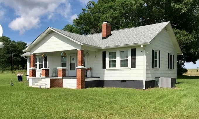 Worth County House | CHARMING, AFFORDABLE 3-BEDROOM FARM HOUSE, DOERUN NEAR VENUES MOULTRIE, TIFTON