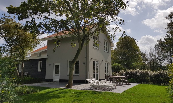 Oostkapelle House | Charming and high quality holiday home for 4 persons with sunny garden and fantastic views in an ideal location between Domburg u. oostkapelle
