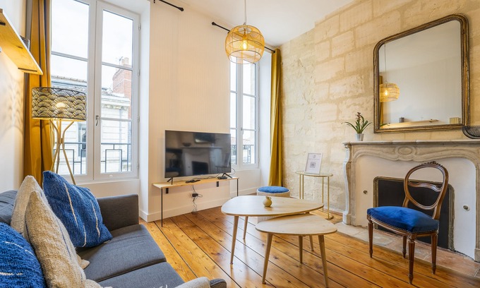 Bordeaux City Centre Apartment | Charming and radiant flat of 55 m² located in the heart of Bordeaux