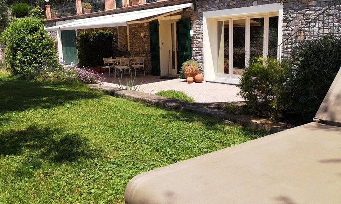 Monade Santa Lucia Apartment | charming apartment in villa 1.5 km from the sea with parking space in the village.