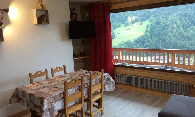 Le Grand-Bornand Apartment | Charming apartment for 4 in Grand Bornand with sunny balcony, pets allowed