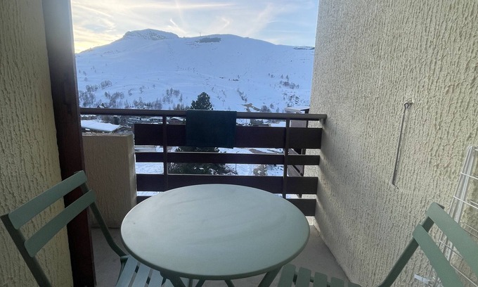 Mont-de-Lans Apartment | Charming apartment for 4 people, ski in, ski out