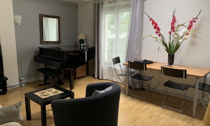 Pere Lachaise Apartment | Charming apartment 20' from the center. Air-conditioned