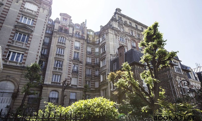 16th Arrondissement Apartment | CHARMING APARTMENT 70 m2 located in a private avenue of the 16th arrondissement