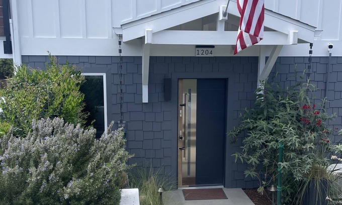 Cardiff-by-the-Sea Apartment | Charming apartment a mile from beaches with private entrance and patio.