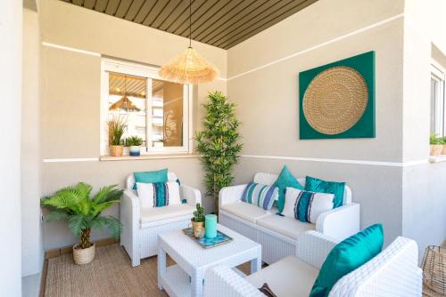 Carretera de Cadiz Apartment | Charming apartment on the beach - Pool and parking