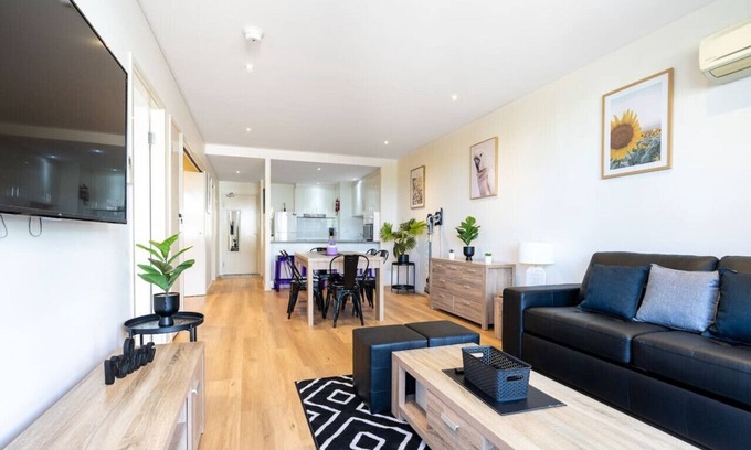 Gungahlin Apartment | Charming Apt 1min to Marketplace, Gungahlin
