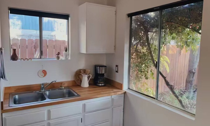 Los Feliz House | Charming back house in walkable Los Feliznn