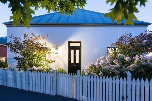 Battery Point Apartment | Charming Battery Point Cottage