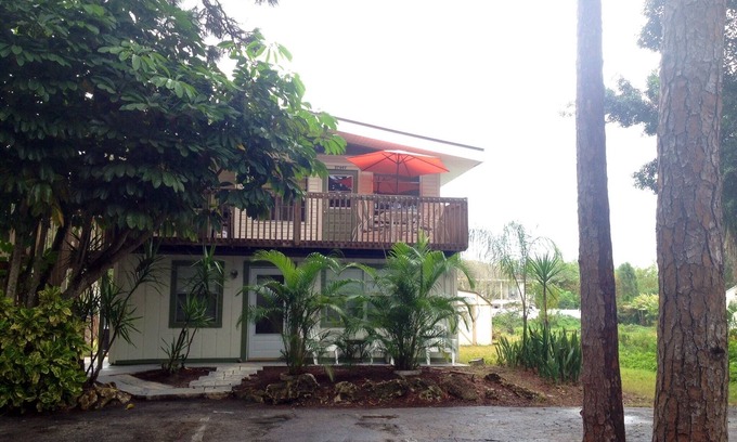 Bonita Shores Cottage | Charming Beach Cottage 1 Mile To Beach, Shopping, Restaurants, Paradise