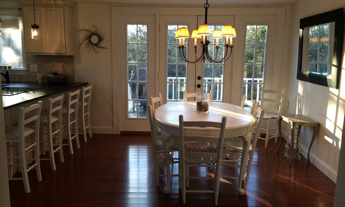 South Chatham House | Charming Beach House ~ Beautifully Updated & Immaculate. Walk to Sandy Beaches