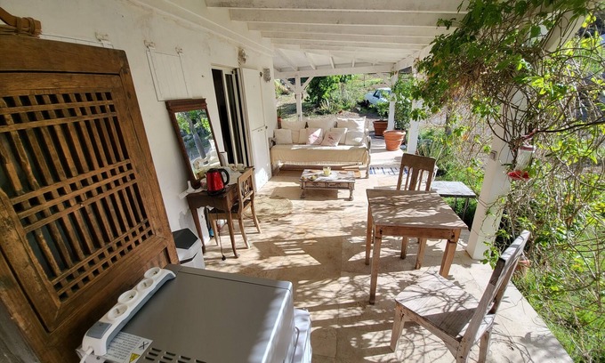 Camaruche Bed & Breakfast | CHARMING BEDROOM WITH SHOWER ROOM