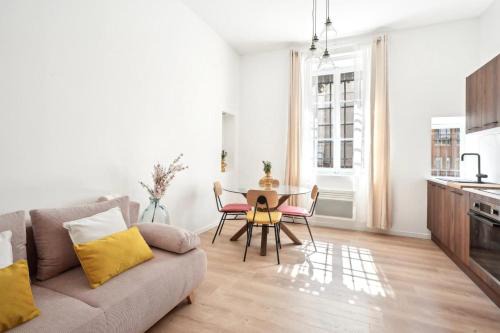 Zola - Pressense Apartment | Charming Berlioz Apartment for 6 People in Charpennes Villeurbanne