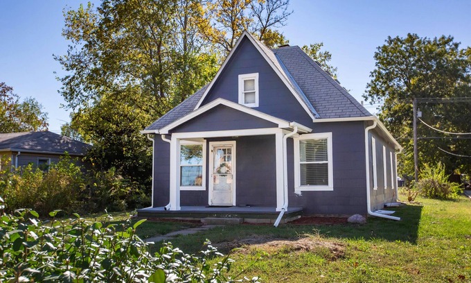 Manhattan House | Charming Bungalow Manhattan