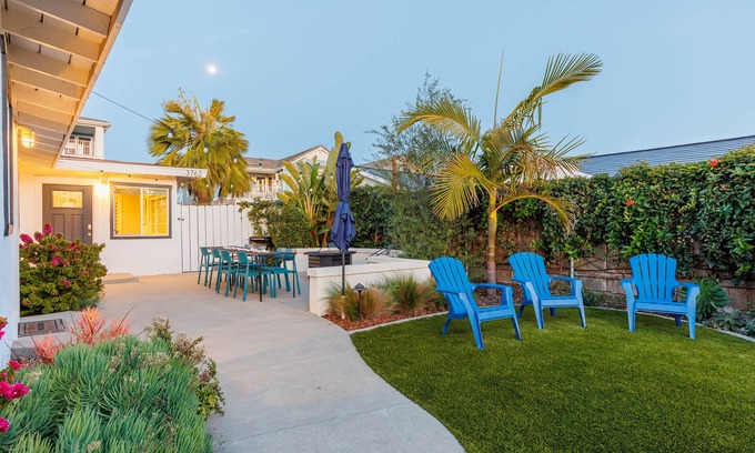 Carlsbad House | Charming Bungalow - Walk to Beach - Pet Friendly