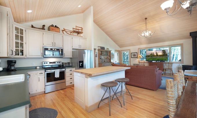 Wilson House | Charming Cabin in Wilson. Available Long Term Only. Pet Friendly!