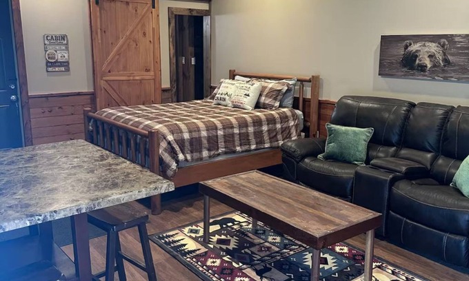 Mason City Cabin | Charming Cabin On The River