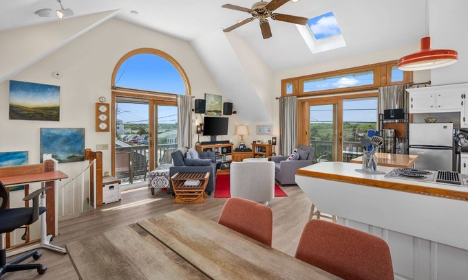 East Sandwich Cottage | Charming Cape Cod Retreat Near the Beach