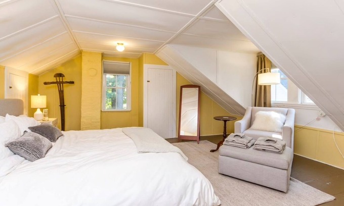 Durham House | Charming Carriage House on Historic Scenic Farm