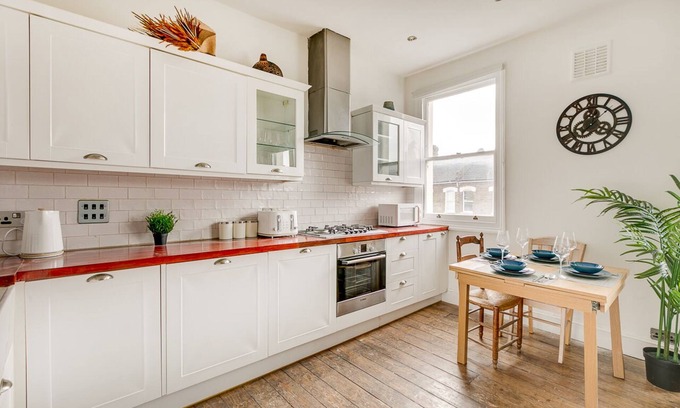 Brixton Apartment | Charming Central Brixton Apartment near Tube -10 minutes to Central London