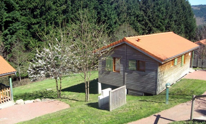 Les Noes Cottage | Charming chalet in nature with private terrace and pets allowed