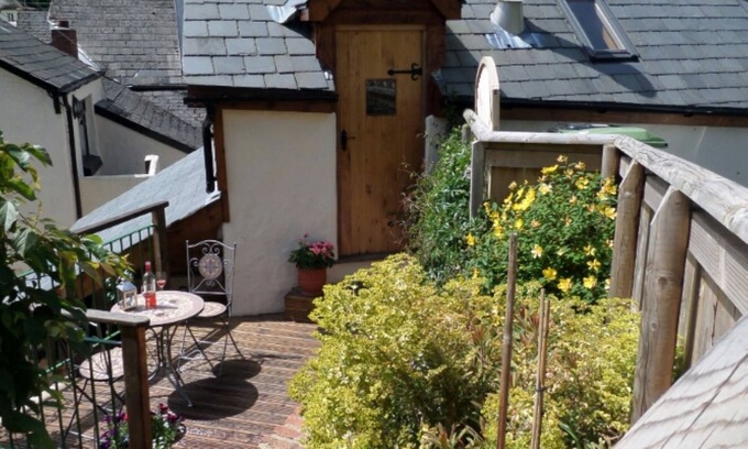 Stokeinteignhead Cottage | Charming Character Cottage in Picturesque Village 5 * rated
