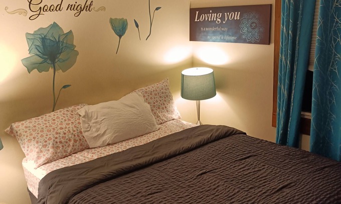 Wilbraham House | Charming -Clean-4-bedroom house with AC and WiFi in wonderful Springfield