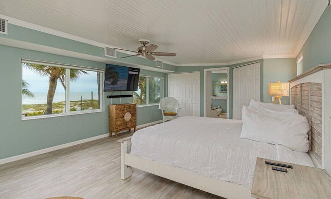 Cocoa Beach House | Charming Coastal Retreat on the Beach! nDiscounted Winter Rates Available Now
