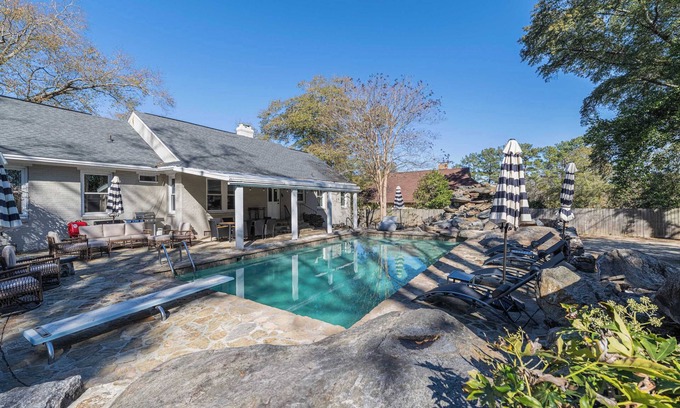 Columbus House | Charming Columbus Retreat|3BR|Pool&Games