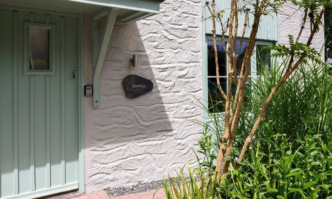 Falmouth Cottage | Charming Cornish cottage with private hot tub/shared pool, nr Falmouth/Helford