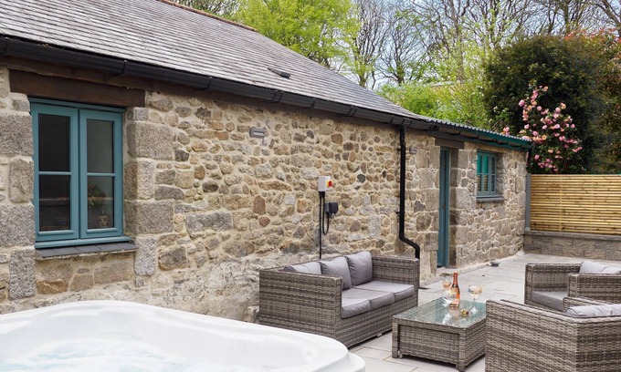 Falmouth Cottage | Charming Cornish cottage with private hot tub/shared pool, nr Falmouth