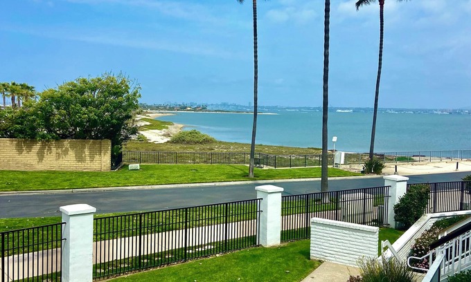 Coronado Cays Condo | Charming Coronado Condo with Pool and jacuzzi, Walk to beach!