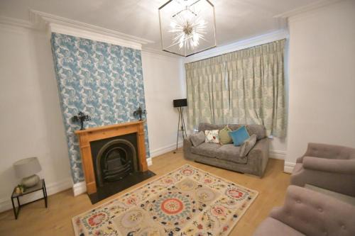Offerton Park House | Charming & Cosy Home Stockport