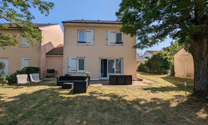 Ouzouer-sur-Loire Cottage | Charming Cottage in Ouzouer-sur-Loire: 4BR, Garden, Near Loire & Forest