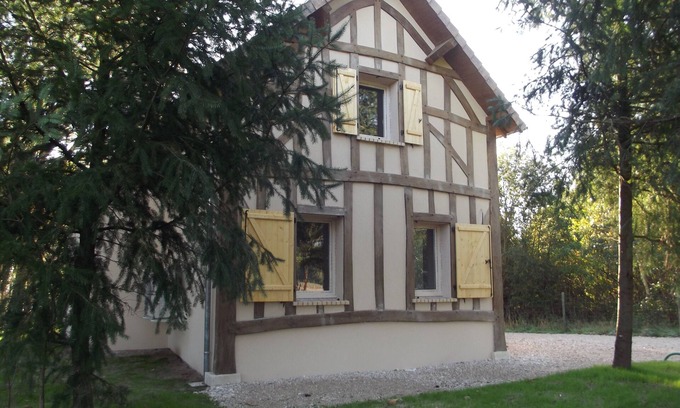 Crouy-sur-Cosson Cottage | Charming cottage in Sologne 5 minutes from CHAMBORD Park.