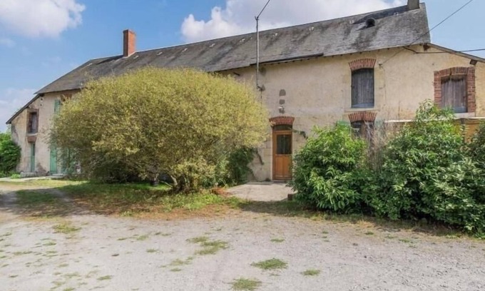 Giroux Cottage | Charming Cottage Amidst Nature with Pool & Tennis Access