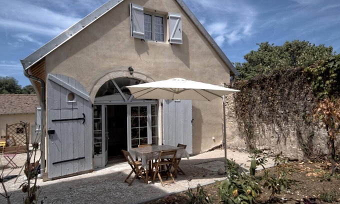 Montagney Cottage | Charming cottage in Montagney with terrace and park, pets allowed, private parking