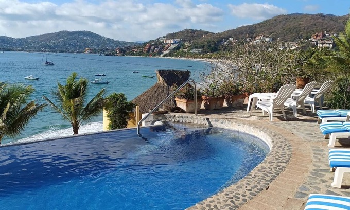 Playa Las Gatas Cottage | Charming cottage in gorgeous La Ropa Beach, Zihuatanejo