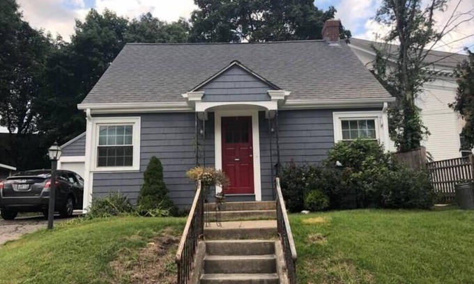 Edgewood House | Charming Cottage in Pawtuxet Village