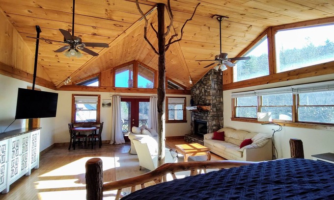 Cullowhee House | Charming cottage on pond w/sauna. Cashiers and Highlands