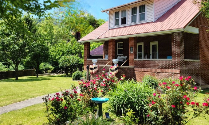 Webster Springs House | Charming Country Cape on the river