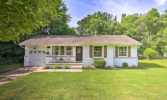 Tulsa House | Charming Country Cottage: 5 Mi to Downtown Tulsa!